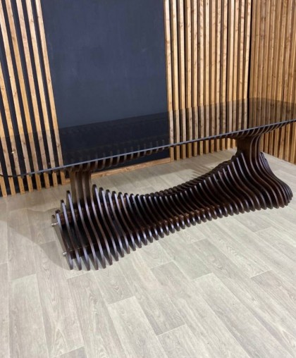 Параметрический стол со стеклянной столешницей
